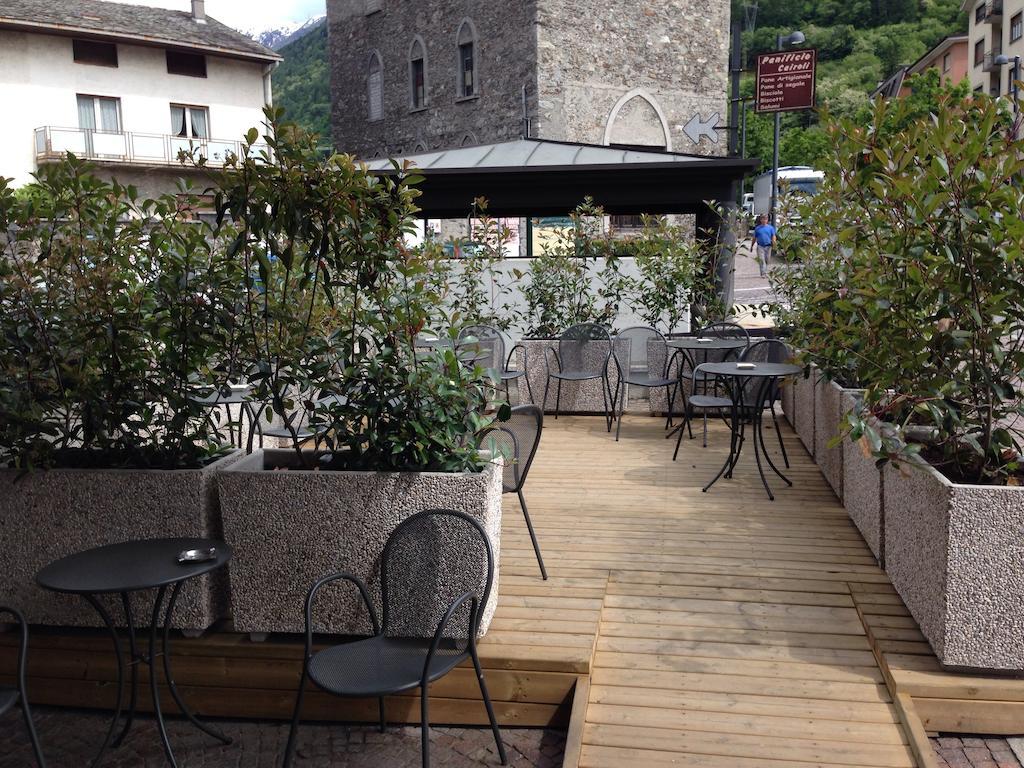 De La Tour Hotel Tirano Exterior foto
